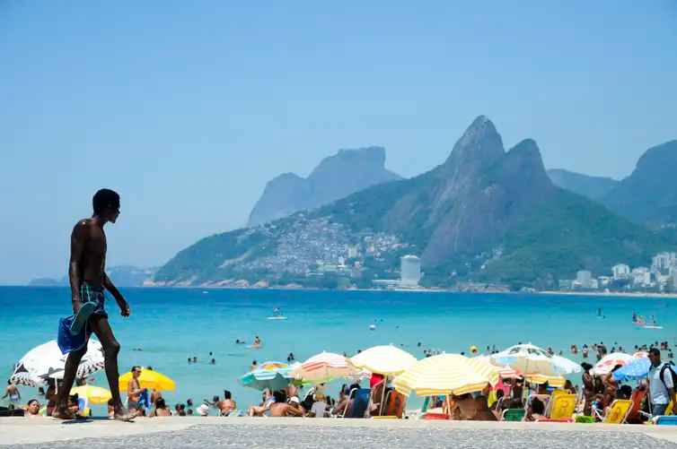 Mais de um ter&ccedil;o da popula&ccedil;&atilde;o brasileira deve fazer turismo no ver&atilde;o at&eacute; mar&ccedil;o, sendo boa parte desse p&uacute;blico no carnaval