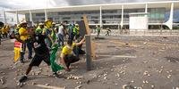 Sedes dos Três Poderes foram invadidas e depredadas, em Brasília