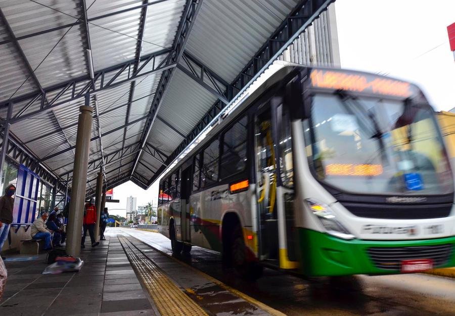 O novo sistema de transporte coletivo, que entra em opera&ccedil;&atilde;o em abril, ser&aacute; composto por 76 ve&iacute;culos e a frota ter&aacute; cor amarela