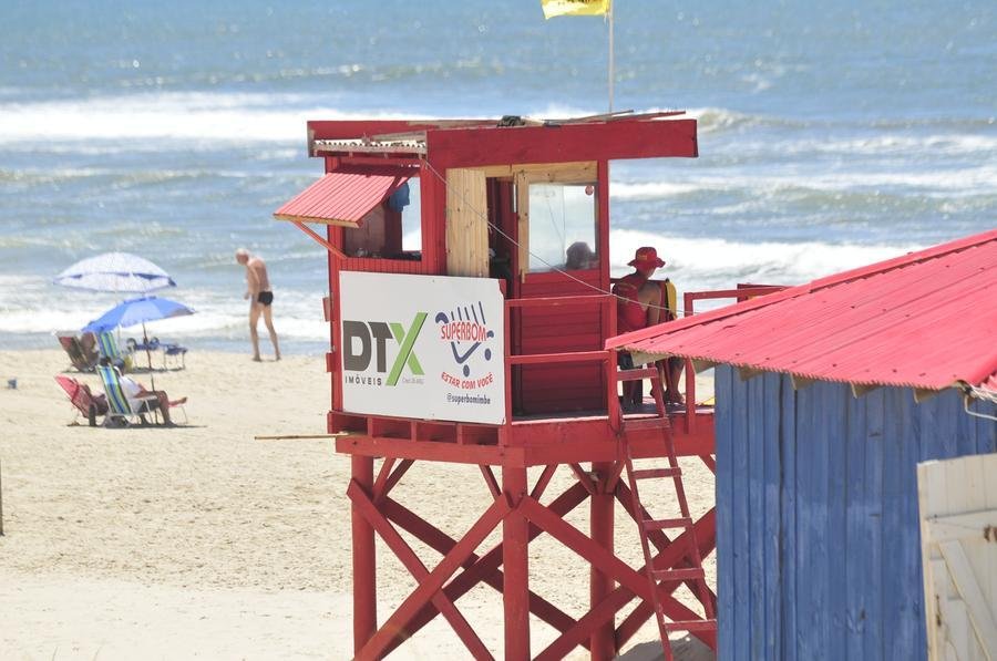 Guaritas com propagandas em Imb&eacute; impedem veranistas de ver sua identifica&ccedil;&atilde;o