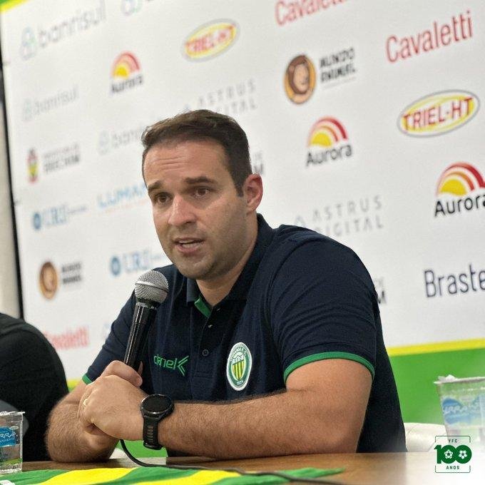 Thiago Carvalho, vice no Caxias em 2023, estreia no Canarinho nesta quarta-feira