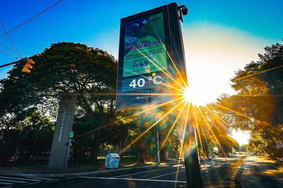 Capital deve ter term&ocirc;metros indicando forte calor