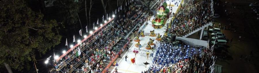 O s&aacute;bado re&uacute;ne as quatro agremia&ccedil;&otilde;es da elite do carnaval de Paso de los Libres (AR) - vizinha a Uruguaiana