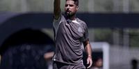 António Oliveira é confirmado como novo técnico do Corinthians