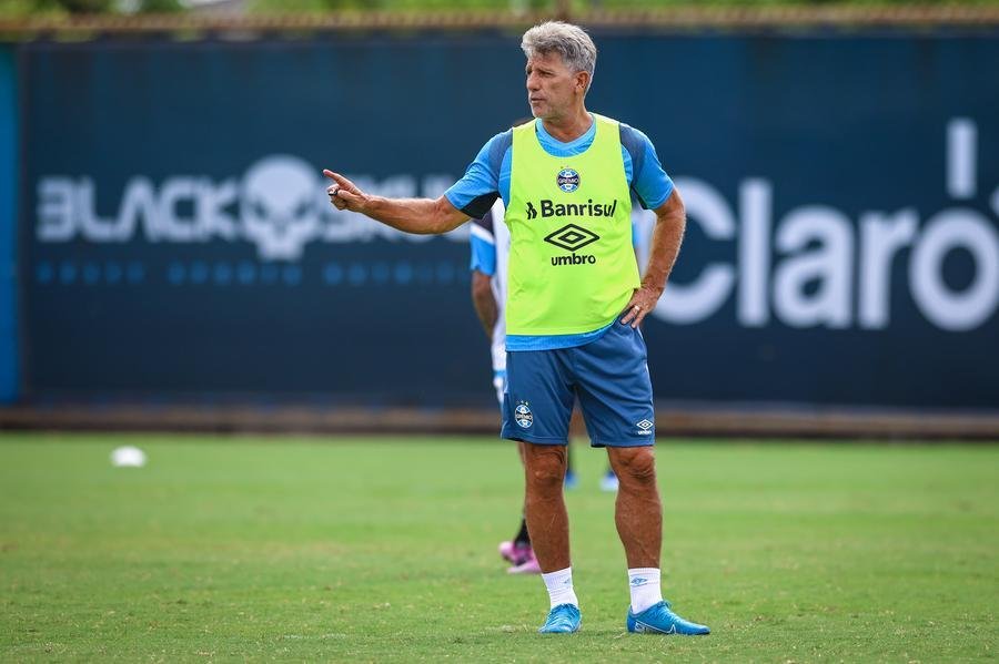 Renato comandou treino neste domingo