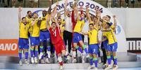 Jogadores comemoram 11º título da Seleção de Futsal