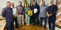 Autoridades participam da entrega de desfibrilador à Corporação de Bombeiros de São Borja
