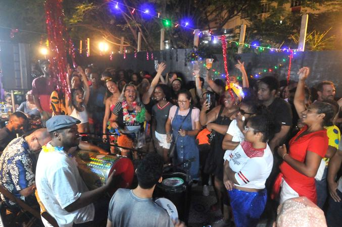Grupo Puro Asthral na Escadaria da Borges no carnaval de 2023