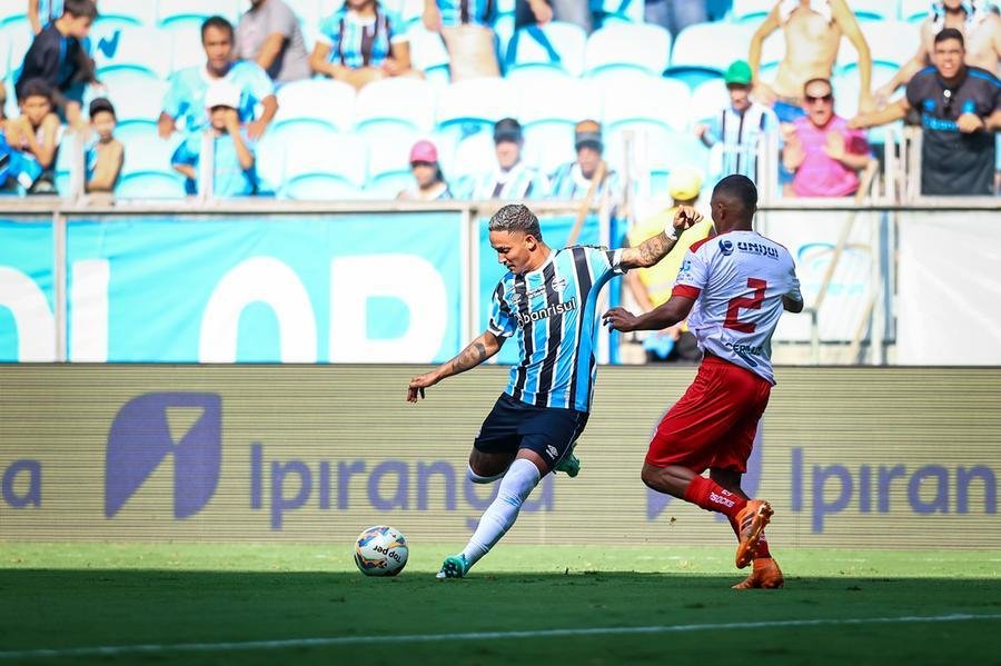 Gr&ecirc;mio atualiza situa&ccedil;&atilde;o de Jhonata Robert ap&oacute;s nova cirurgia no joelho