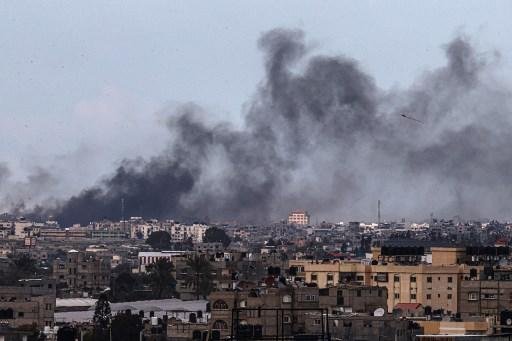 De Rafah &eacute; poss&iacute;vel ver a fuma&ccedil;a dos bombardeios em Gaza