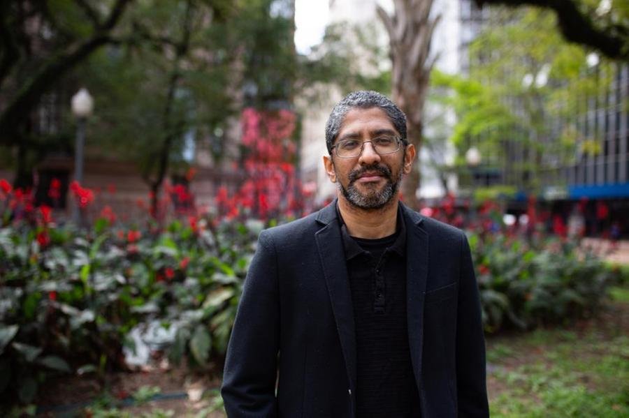 Escritor Jeferson Ten&oacute;rio, patrono da Feira do Livro de Porto Alegre em 2020