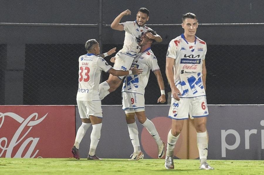 Time paraguaio tenta chegar &agrave; fase de grupos