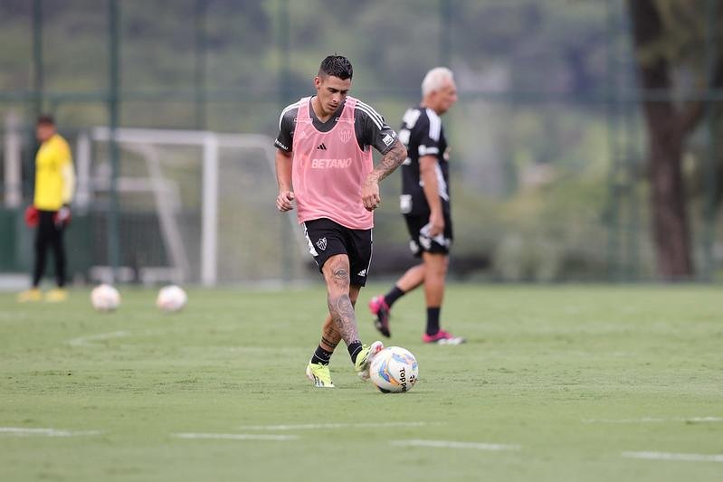 Gr&ecirc;mio deve fechar ciclo de contrata&ccedil;&otilde;es com Mayk e Pav&oacute;n