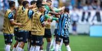 Jogadores vibram na goleada do Grêmio