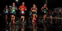 Algumas pancadas de chuva não estragaram a noite dos corredores que participaram do Summer Night Run, em Capão da Canoa
