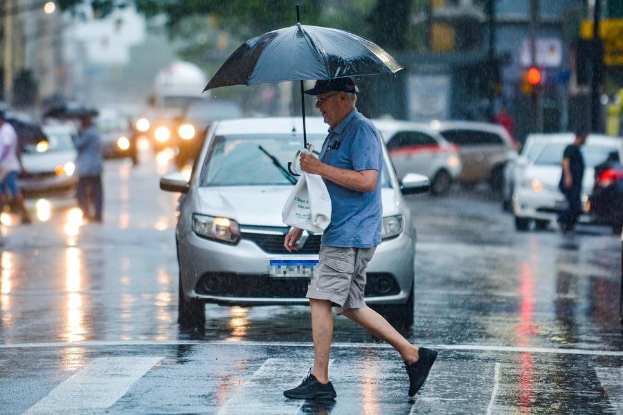 Chuva deve ocorrer no final do dia em Porto Alegre
