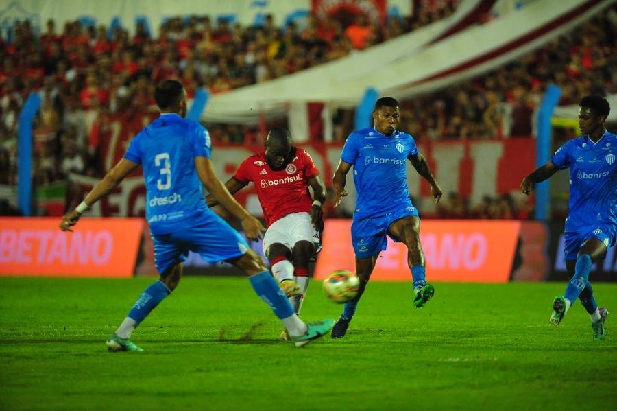 Colorado agora vira o foco para o cl&aacute;ssico Gre-Nal