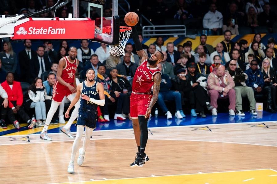 LeBron disse que n&atilde;o est&aacute; mais preso a quebra de recordes: "s&oacute; tenho amor pelo basquete"