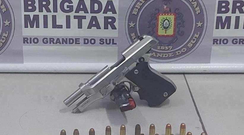 Dois homens foram presos com pistolas de uso ilegal na zona Sul