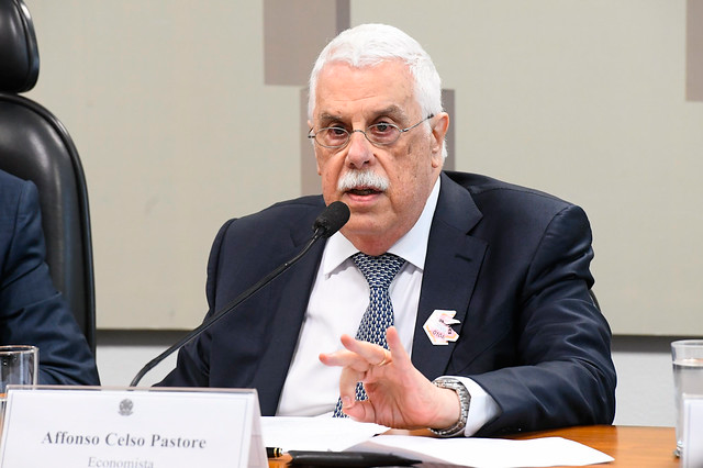 Economista Affonso Celso Pastore morre aos 84 anos