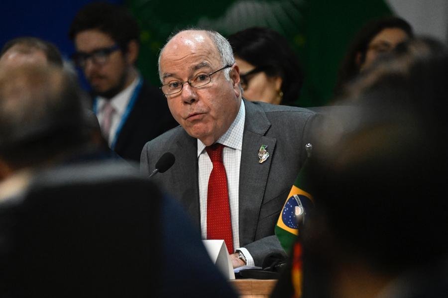 "As institui&ccedil;&otilde;es multilaterais n&atilde;o est&atilde;o devidamente equipadas para lidar com os desafios atuais, como foi mostrado pela inaceit&aacute;vel paralisia do Conselho de Seguran&ccedil;a em rela&ccedil;&atilde;o aos conflitos em curso" na Ucr&acirc;nia e em Gaza, disse Vieira