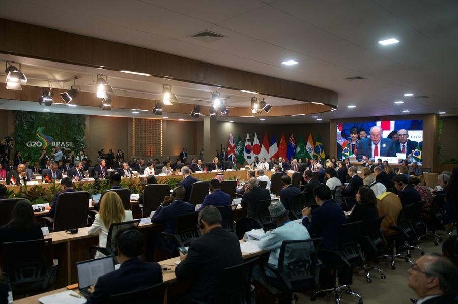 "As institui&ccedil;&otilde;es multilaterais [...] n&atilde;o est&atilde;o devidamente equipadas para lidar com os desafios atuais, como foi mostrado pela inaceit&aacute;vel paralisia do Conselho de Seguran&ccedil;a", disse o chanceler brasileiro, Mauro Vieira