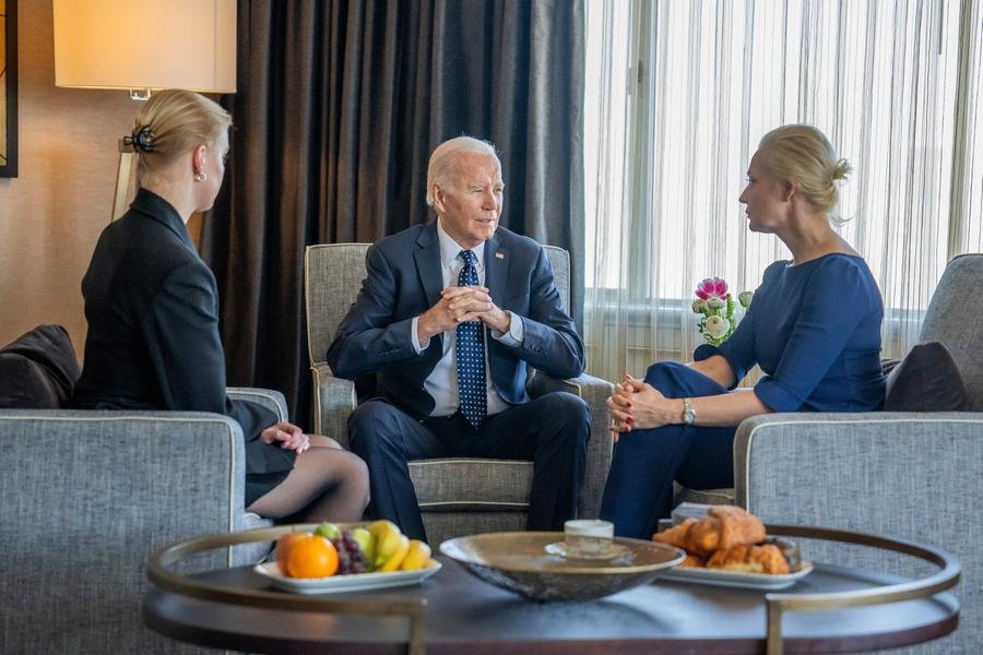 Biden expressou a Yulia e Dasha Navalnaya "suas sinceras condol&ecirc;ncias por sua terr&iacute;vel perda"