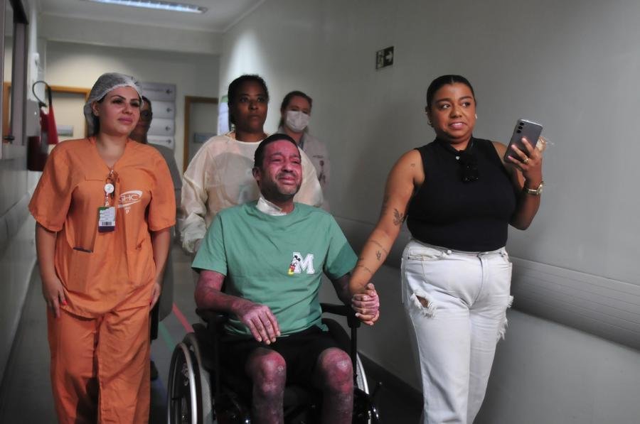 Rodrigo da Rosa Rufino ficou internado desde o dia 4 de janeiro no Hospital Cristo Redentor e passou 27 dias na UTI. Ele realizou sete opera&ccedil;&otilde;es