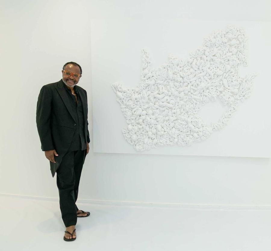 Sanag&ecirc; traz a exposi&ccedil;&atilde;o &ldquo;Pele e Osso&rdquo; e o livro &ldquo;96 Dias no Labirinto&rdquo; para o Espa&ccedil;o Cultural Correios, com vernissage no s&aacute;bado, 24 de fevereiro, &agrave;s 14h