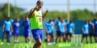 Renato faz mistério sobre a escalação do Inter