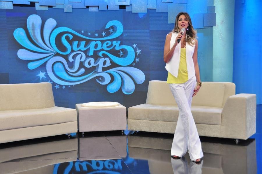 Luciana Gimenez contou aos f&atilde;s sobre o desconforto com o desodorante comprado nos EUA