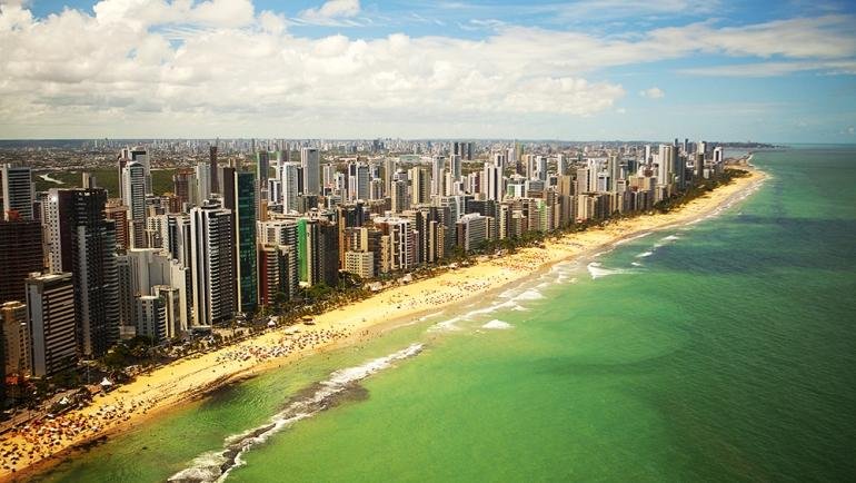 Amostras de &aacute;gua coletadas na praia de Boa Viagem confirmam ocorr&ecirc;ncia de mar&eacute; vermelha no local