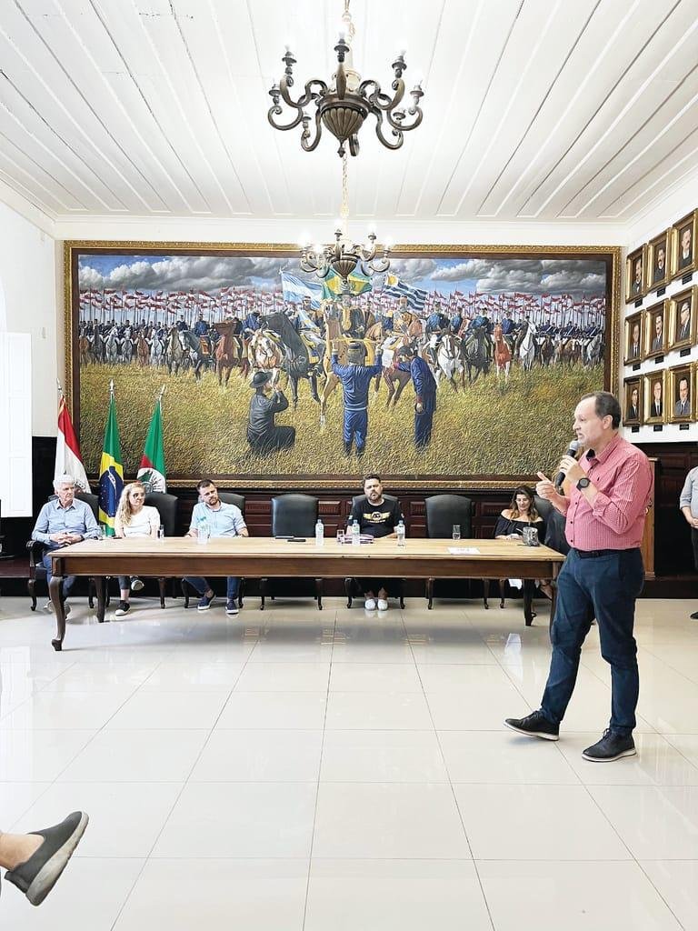 Secret&aacute;rio Rodriguez J&uacute;nior detalhou a pesquisa que ser&aacute; desenvolvida em Uruguaiana durante o Carnaval 2024