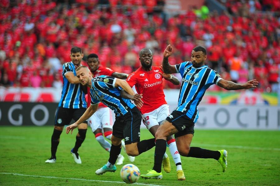 Jogador saiu aos 28 minutos do segundo tempo no Gre-Nal