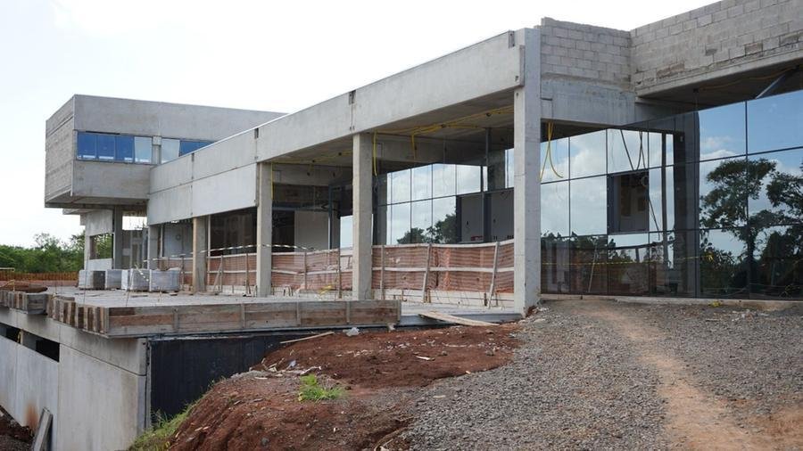 Para o prefeito Rodrigo Battistella, o empreendimento representa n&atilde;o apenas um dos maiores investimentos em sa&uacute;de do Estado, mas o maior da Regi&atilde;o Metropolitana