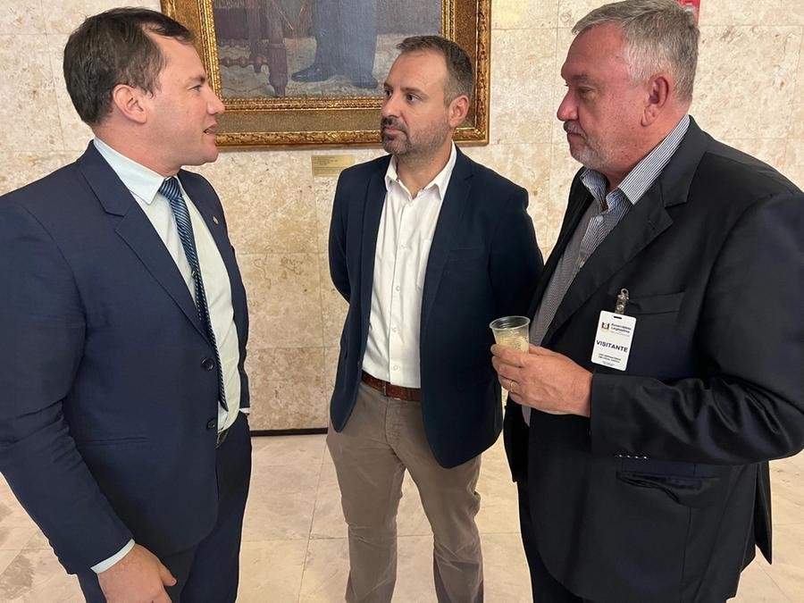 Diretoria da Asdep e o deputado Capit&atilde;o Martim conversam sobre pauta salarial da categoria