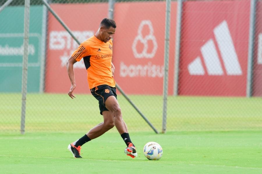 Fernando faz primeiro treino pelo Inter