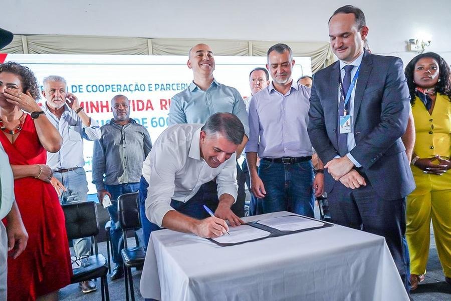 Assinatura do Termo de Coopera&ccedil;&atilde;o e Parceria ocorreu em  Mu&ccedil;um