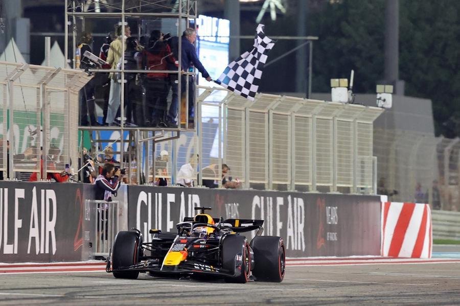 Holand&ecirc;s Max Verstappen (Red Bull) come&ccedil;ou com o p&eacute; direito a temporada 2024