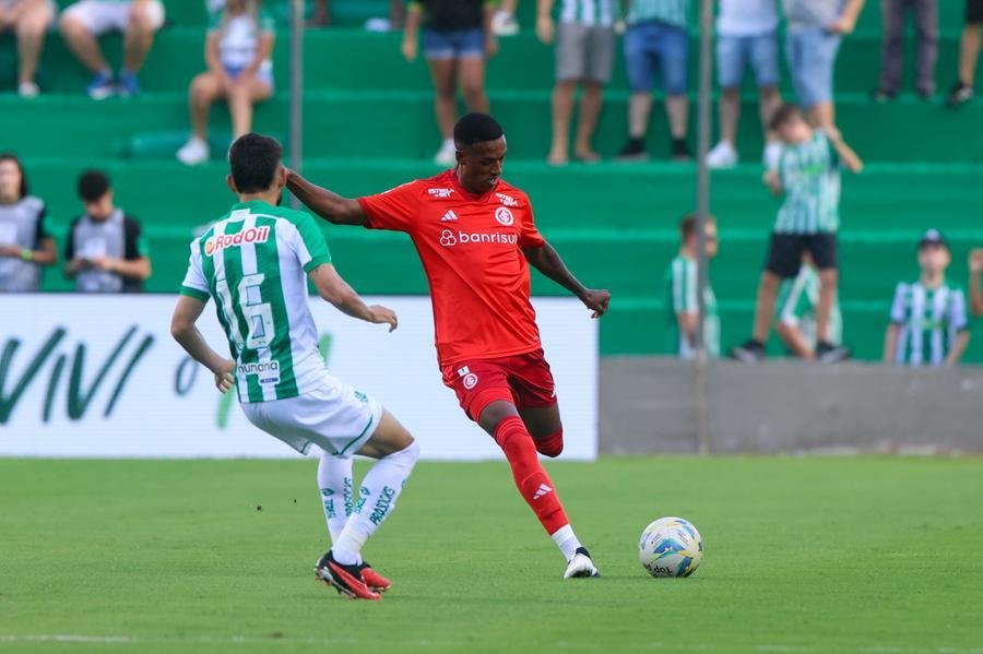 Coudet deve poupar titulares na partida deste s&aacute;bado