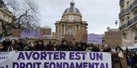 França está prestes a garantir o aborto na Constituição