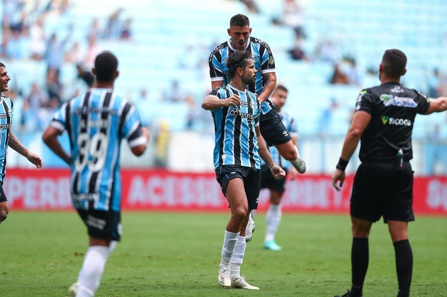 Chegada de Diego Costa deu mais alternativas a Renato Portaluppi
