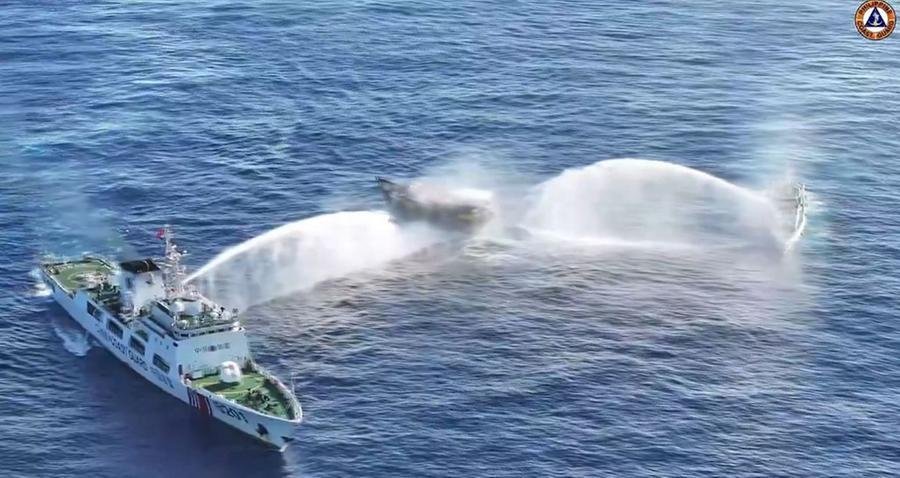 Filipinas afirma que China utiliza canh&otilde;es de &aacute;gua contra embarca&ccedil;&atilde;o