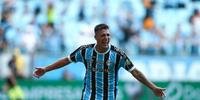 Pavón comemora gol do Grêmio contra o Guarany pelo Gauchão 2024