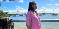 Cantora Preta Gil em praia de Salvador