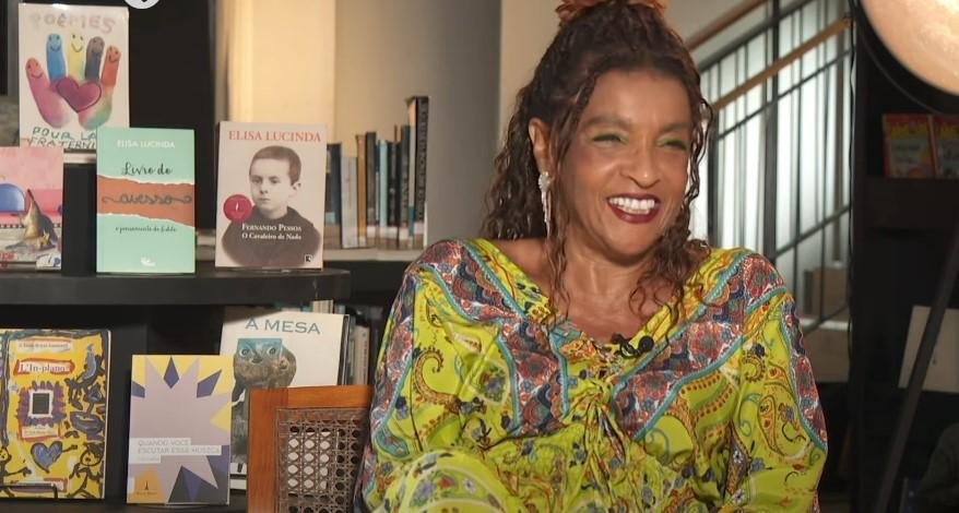 Elisa Lucinda, autora de 20 livros, mostra seus poemas e can&ccedil;&otilde;es em performance