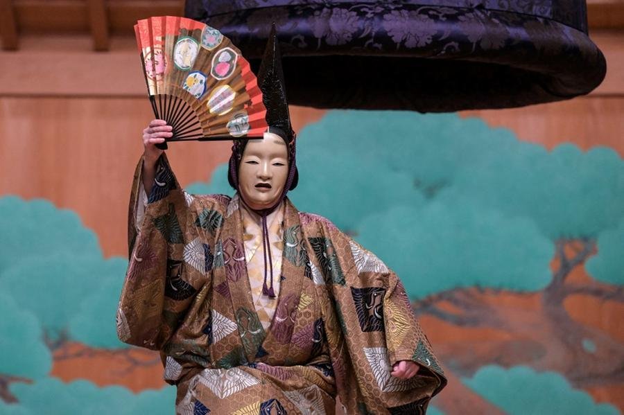 Teatro Noh tem sido ofertado a artistas de ambos os g&ecirc;neros por mais de um s&eacute;culo