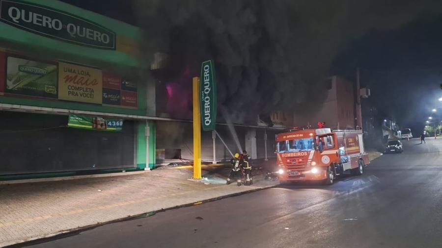 Inc&ecirc;ndio destruiu loja de doces em Sapucaia do Sul