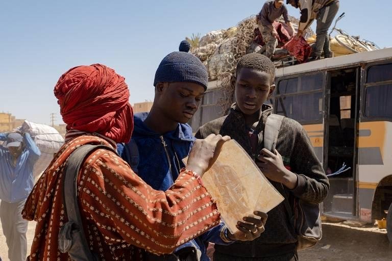 A produ&ccedil;&atilde;o venceu o Le&atilde;o de Prata de melhor dire&ccedil;&atilde;o no Festival de Veneza do ano passado, narra a hist&oacute;ria dos primos Seydou e Moussa, que empreendem uma viagem de Dakar para a Europa