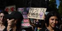 Mulheres argentinas marcharam 'com força renovada' em repúdio às medidas antifeministas do presidente ultraliberal Javier Milei